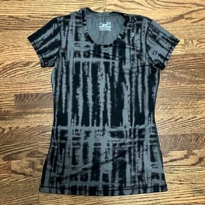 Women’s under Armour fitted workout shirt athletic